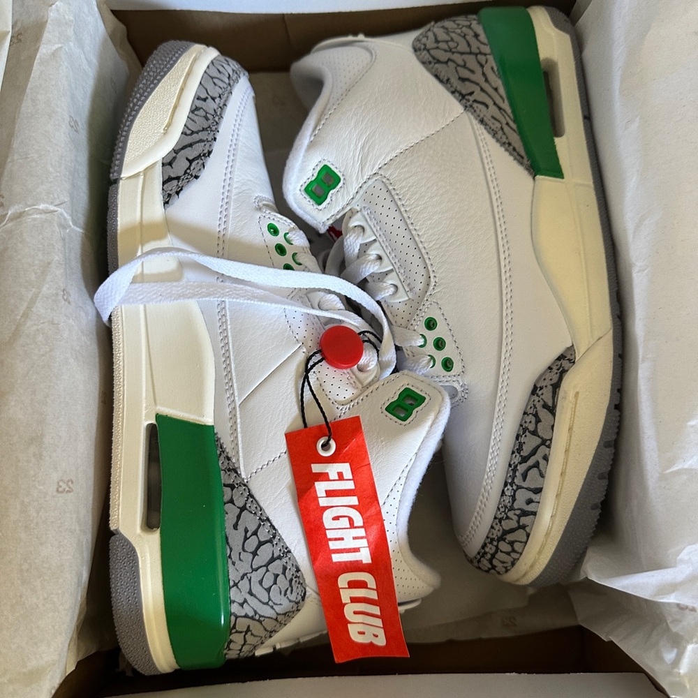 Women’s Air Jordan 3 Retro (Size 7)